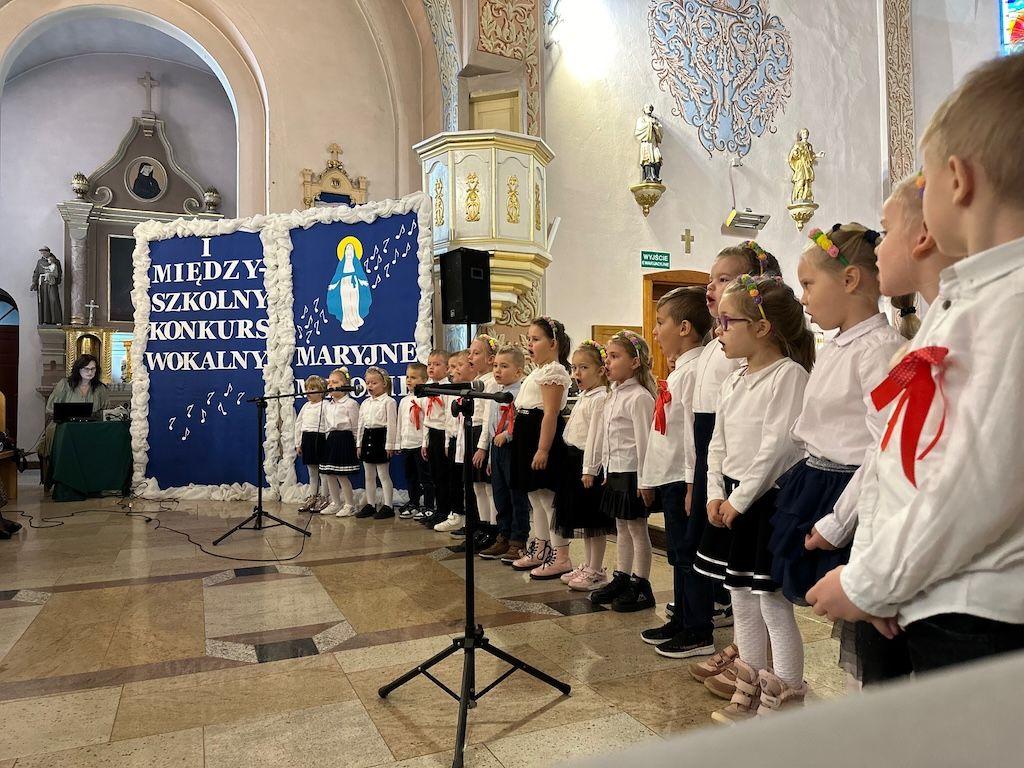 Siniarzewo: I Międzyszkolny Konkurs Wokalny „Maryjne Melodie”