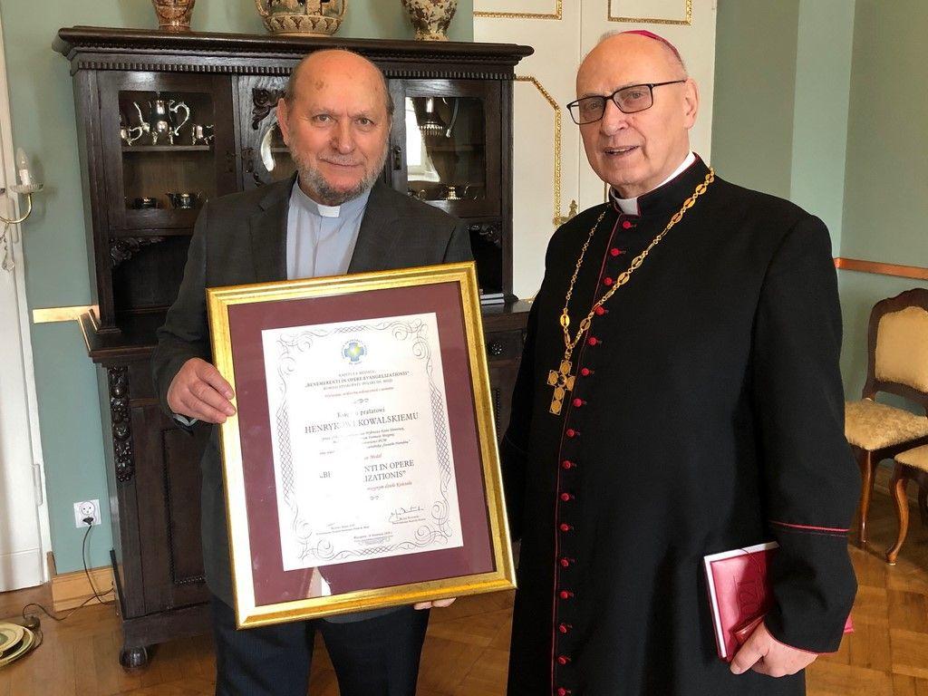 Ks. prał. Henryk Kowalski odznaczony medalem „Benemerenti in Opere Evangelizationis”