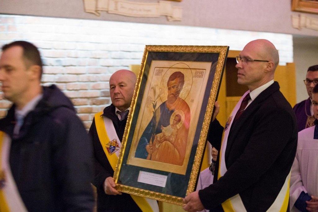 Wprowadzenie kopii ikony Opiekuna Zbawiciela do sanktuarium św. Józefa