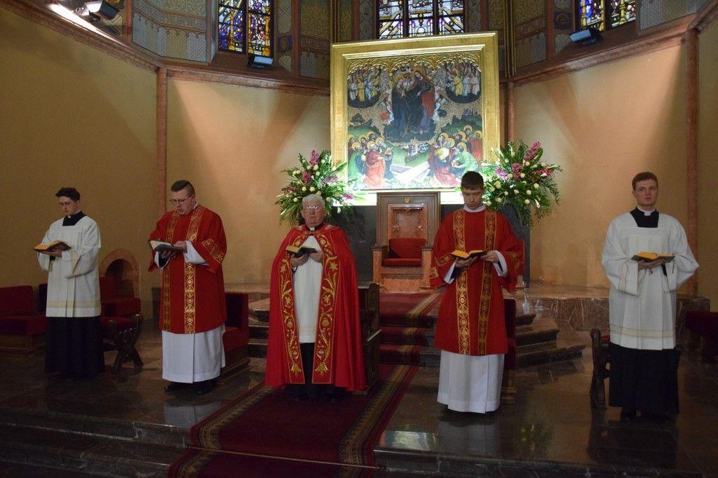 Poranna modlitwa Liturgią Godzin w bazylice katedralnej