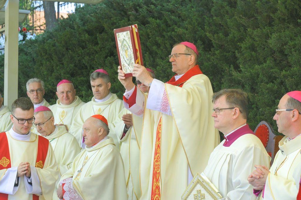 Biskup Włocławski uczestniczył w gnieźnieńskich uroczystościach świętowojciechowych