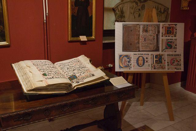 Muzeum Diecezjalne: wystawa dokumentów i ksiąg rękopiśmiennych na 900-lecie Diecezji Włocławskiej