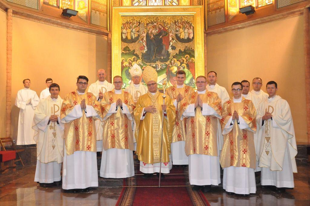 Bp Mering do  nowo wyświęconych diakonów: wielkość objawia się w gotowości pełnienia służby