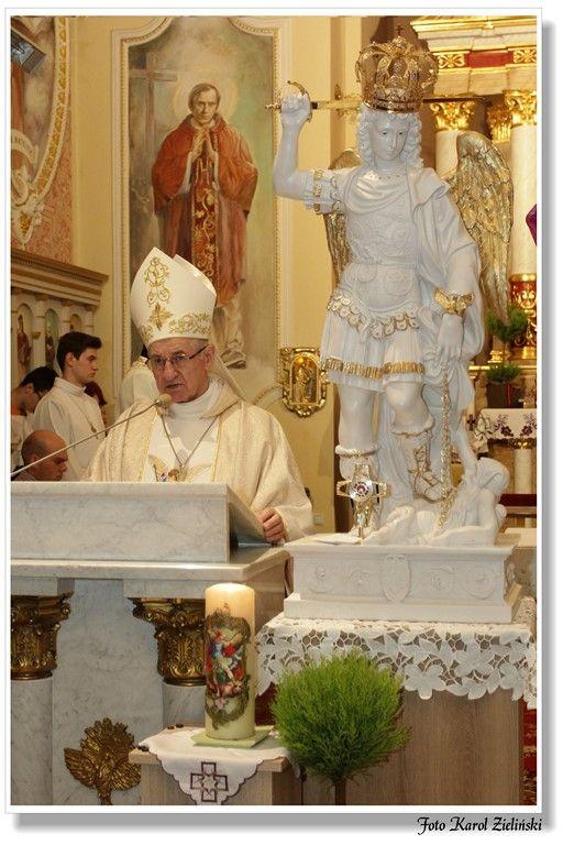 Tuliszków: poświęcenie figury św. Michała Archanioła