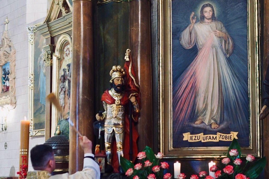 Russocice: Jezus Miłosierny - Boski Lekarz idący z pomocą