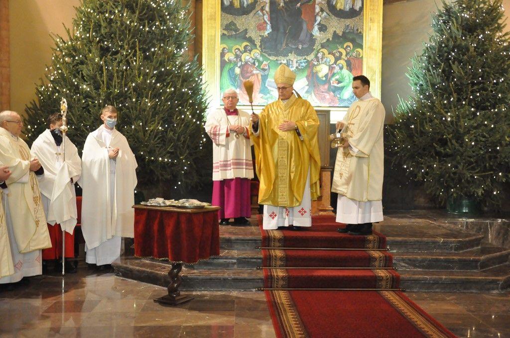 Bazylika katedralna: Biskup Włocławski pobłogosławił kredę i kadzidło