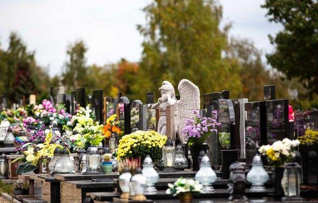 Uroczystość Wszystkich Świętych na Cmentarzu Komunalnym przy ul. Chopina we Włocławku (informacja)