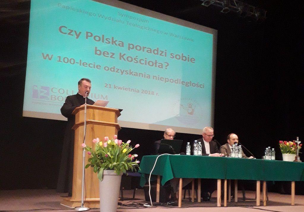 Studenci PWT w Koninie uczestniczyli w sympozjum: „Czy Polska poradzi sobie bez Kościoła?”