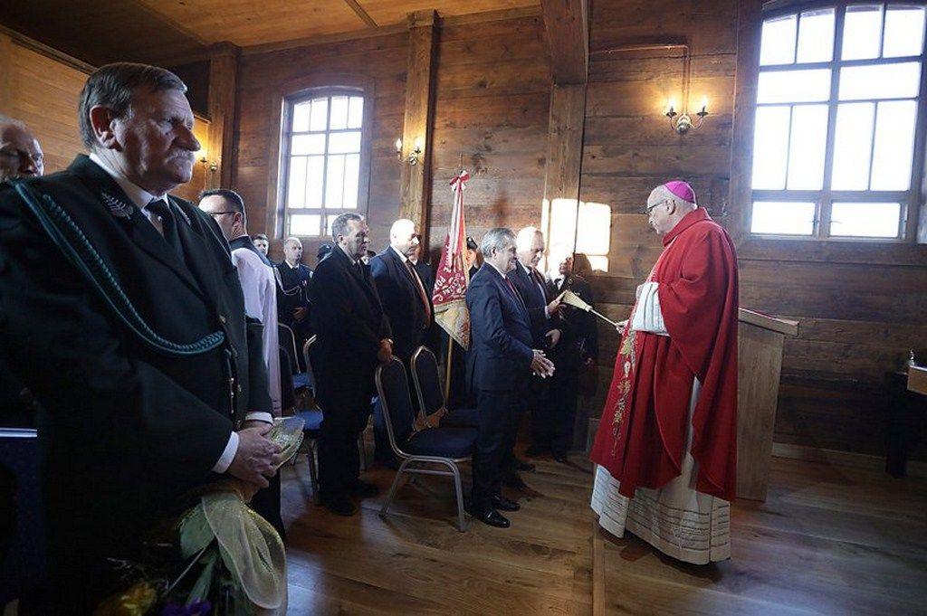 Bp Mering pobłogosławił odnowiony kościół w Nakonowie