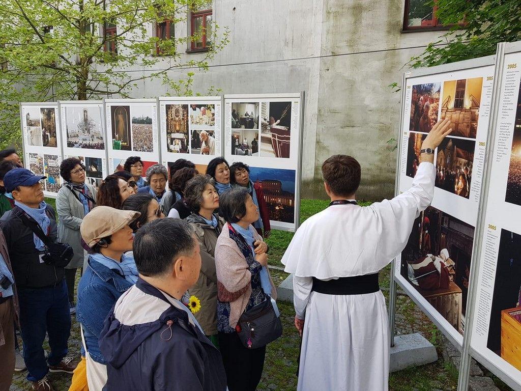 Sieradz: pielgrzymi z Korei Południowej w bazylice kolegiackiej