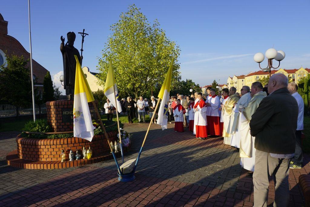 Turek: w parafii św. Barbary upamiętniono 99. rocznicę urodzin św. Jana Pawła II