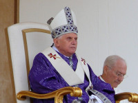 Benedykt XVI we wspomnieniach i fotografii ks. Romana Walczaka