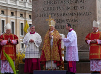 Benedykt XVI we wspomnieniach i fotografii ks. Romana Walczaka