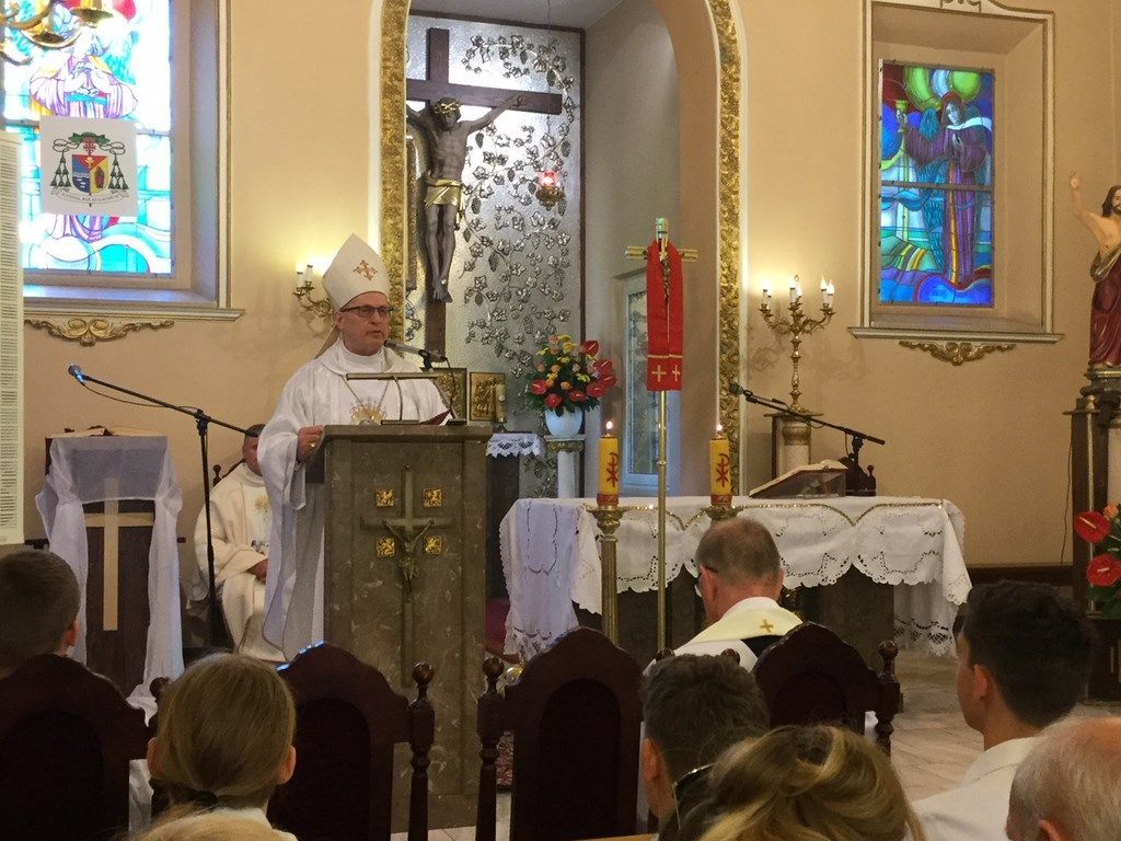 Bp Mering w Sieradzu: „Wpatrujmy się w Oblicze Chrystusa”