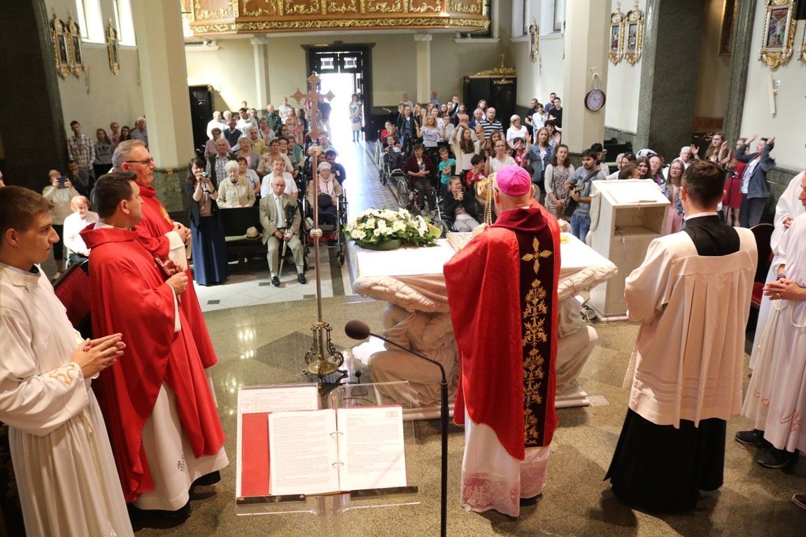 Licheń. Bp Mering modlił się z uczestnikami oazy chorych