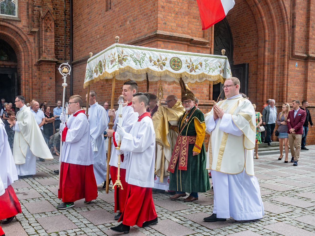 Bp Mering w katedrze włocławskiej: potrzebujemy pomocy i opieki Maryi