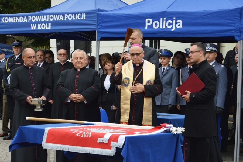 Koło: Bp Mering poświęcił sztandar Komendy Powiatowej Policji