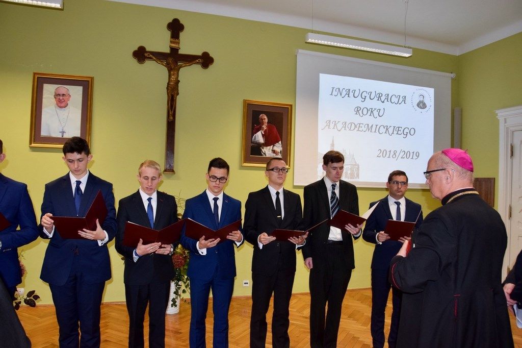 Bp Mering: potrzeba odwagi, uwagi i woli przeciwstawienia się złej kulturze