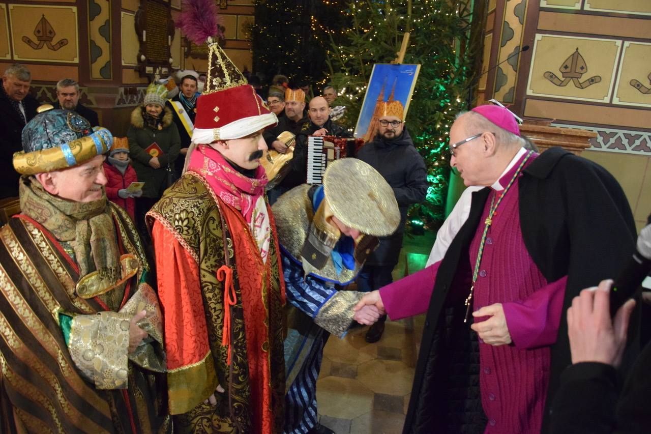 Bp Mering: Trzej Królowie uczą odwagi w przyznawaniu się do Jezusa