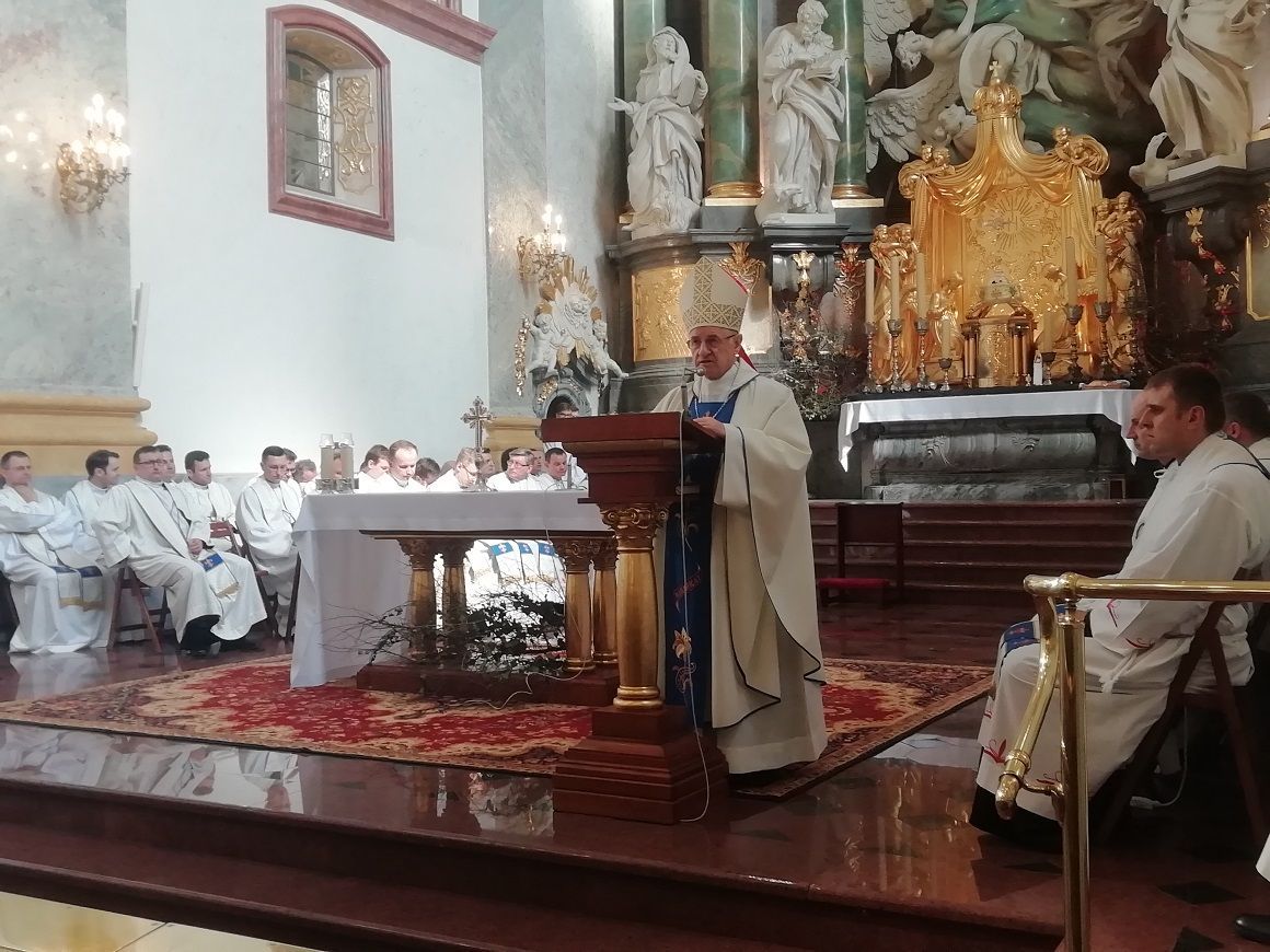 Bp Gębicki do maturzystów: stoicie przed dniem ważnych decyzji, od których zależeć będzie kształt waszego życia