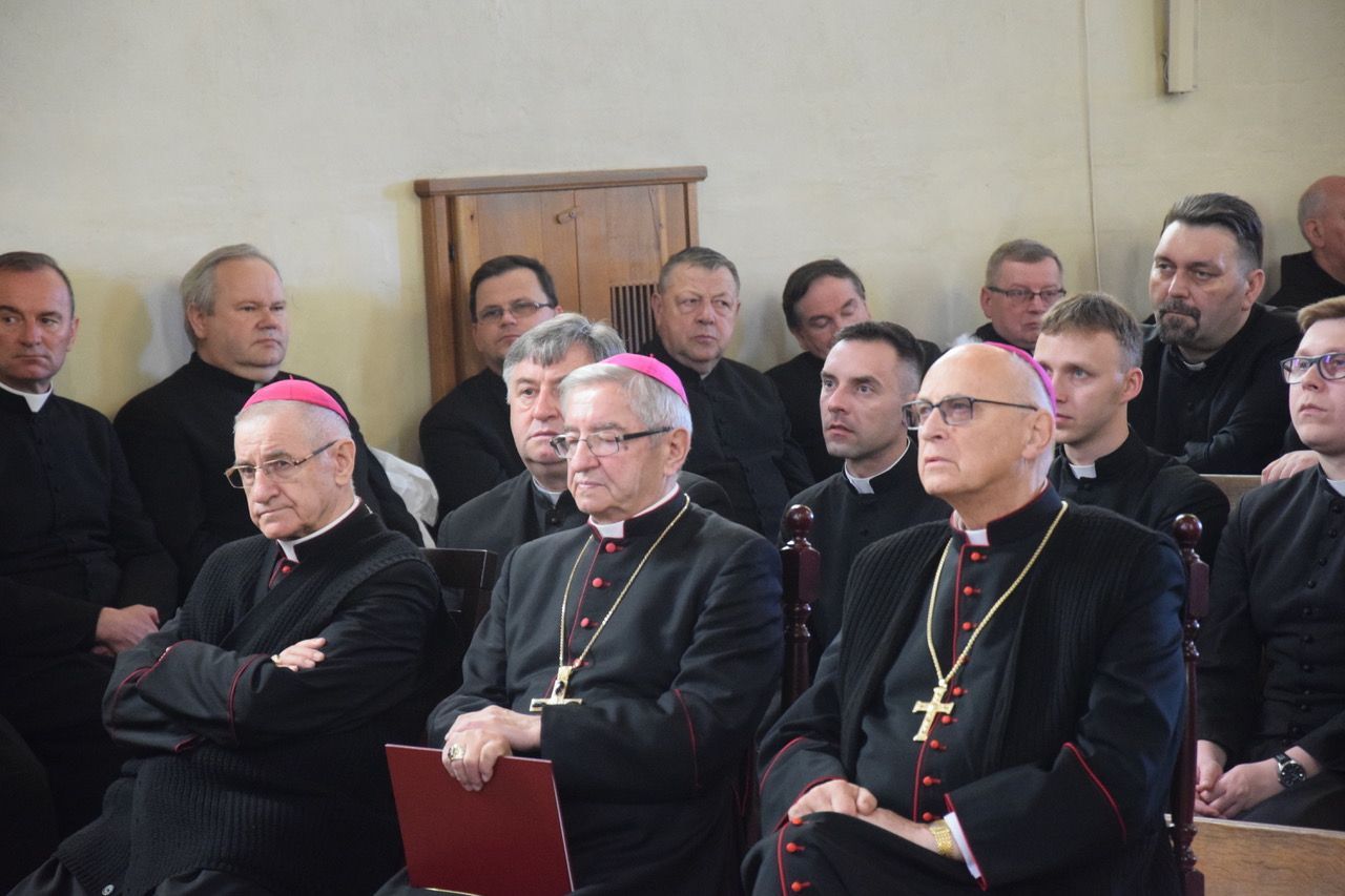 Abp Głódź w Osięcinach: kapłan ma być znakiem nadziei