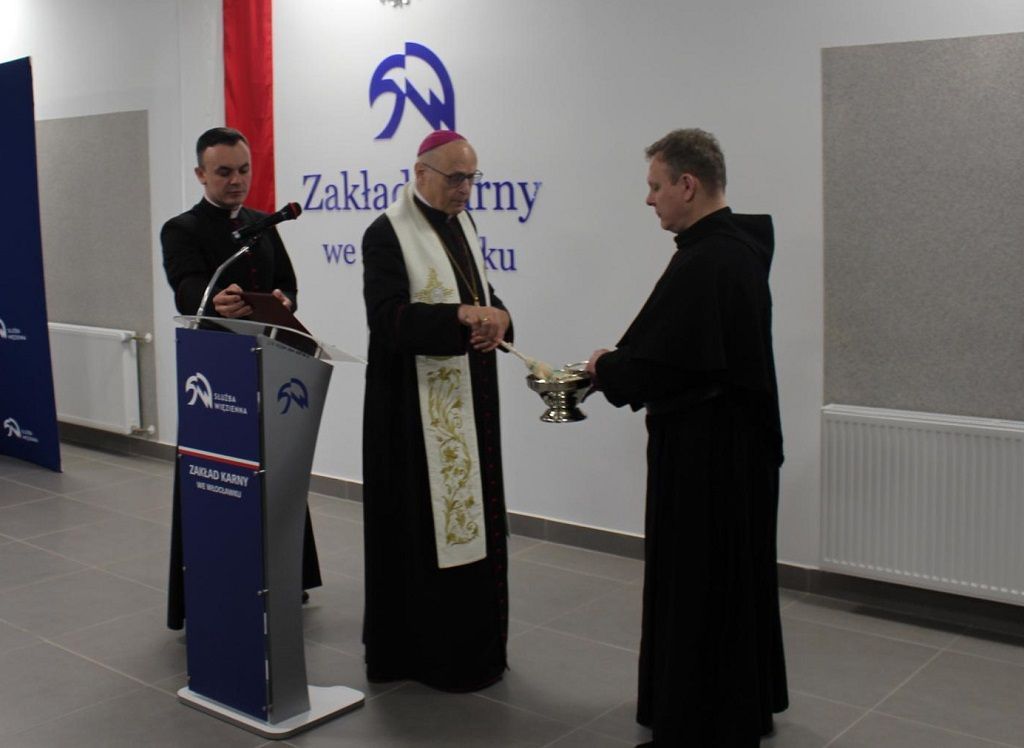 Włocławek-Mielęcien: bp Mering poświęcił nową salę widzeń w Zakładzie Karnym