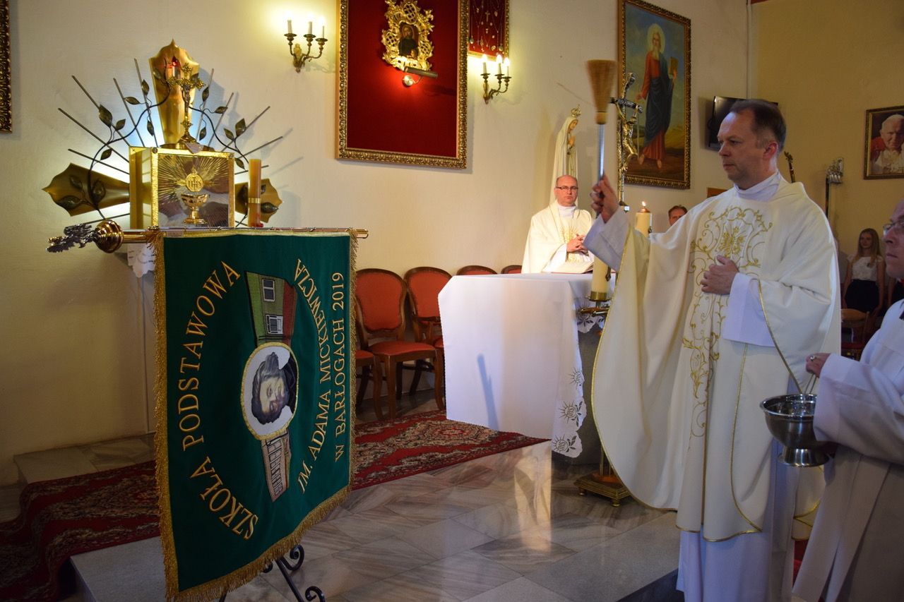 Barłogi: uroczystość nadania imienia Adama Mickiewicza szkole podstawowej