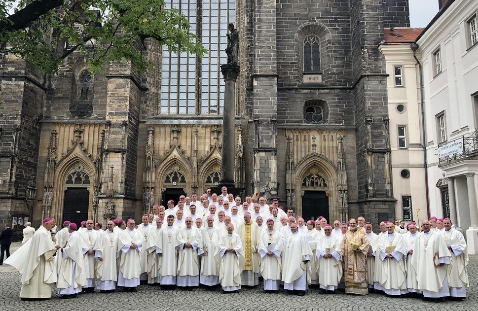 Bp Gębicki uczestniczy w zebraniu KEP