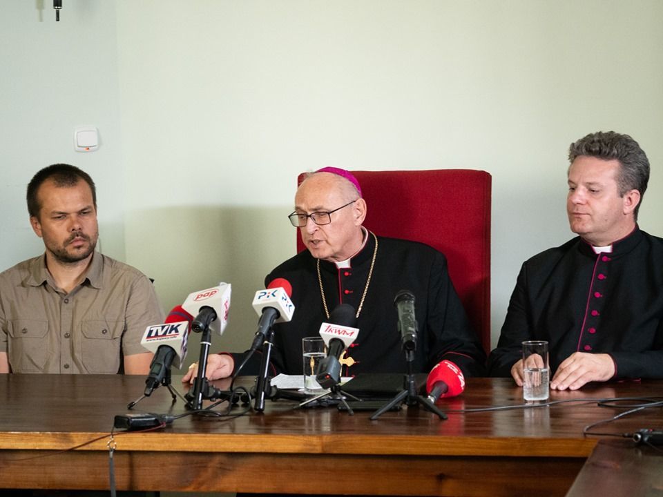 Bp Mering podczas konferencji prasowej: akcja „Polska pod Krzyżem” odbędzie się na lotnisku w Kruszynie
