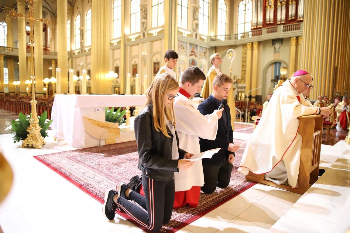 Licheń. Pielgrzymka diecezjalna klas ósmych „Eucharystia daje życie”