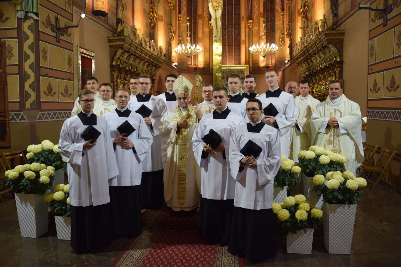 Bp Gębicki do nowo obłóczonych alumnów: bądźcie wierni ideałom, z którymi przyszliście do seminarium