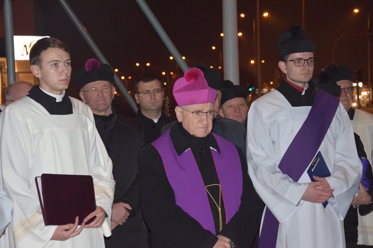 Bp Gębicki przewodniczył uroczystościom 80. rocznicy aresztowania inteligencji Włocławka