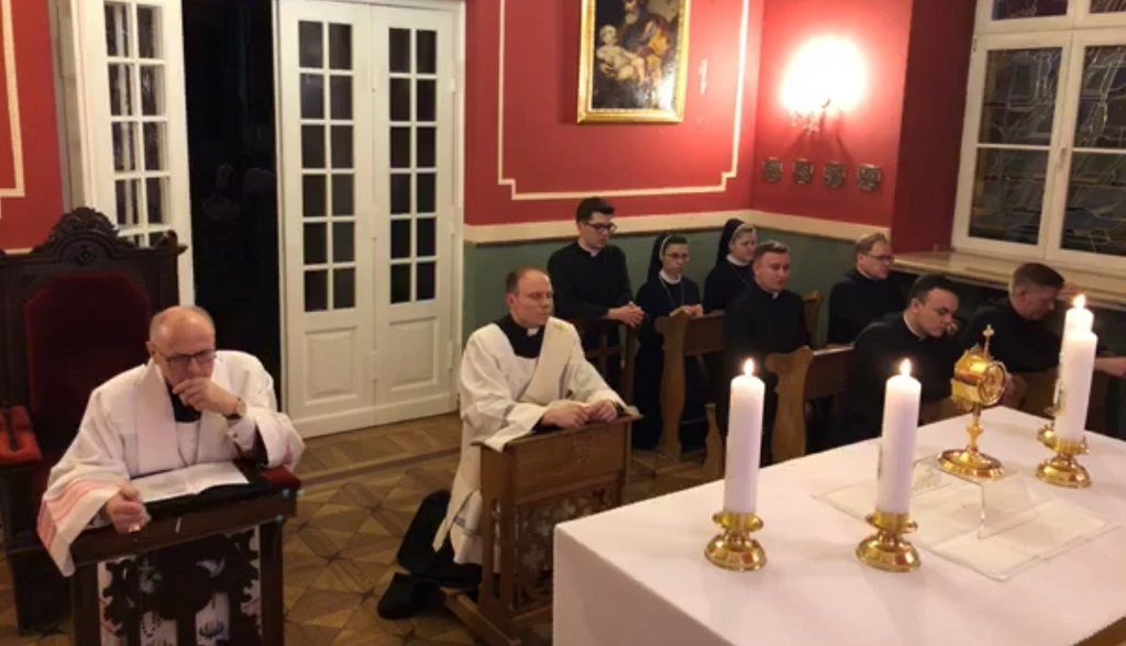 Bp Mering w czasie modlitwy różańcowej: „trzeba uwierzyć, że Bóg może nas ocalić”