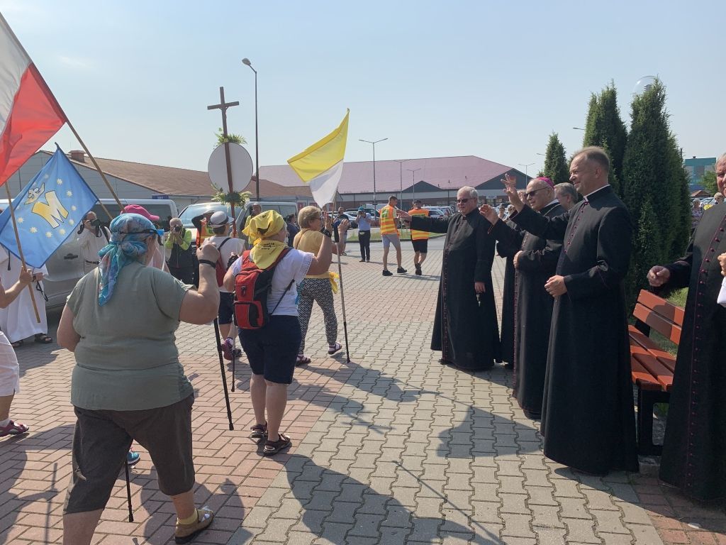 Ks. bp Mering do pielgrzymów w Turku: wasze pielgrzymowanie to znak wierności Chrystusowi