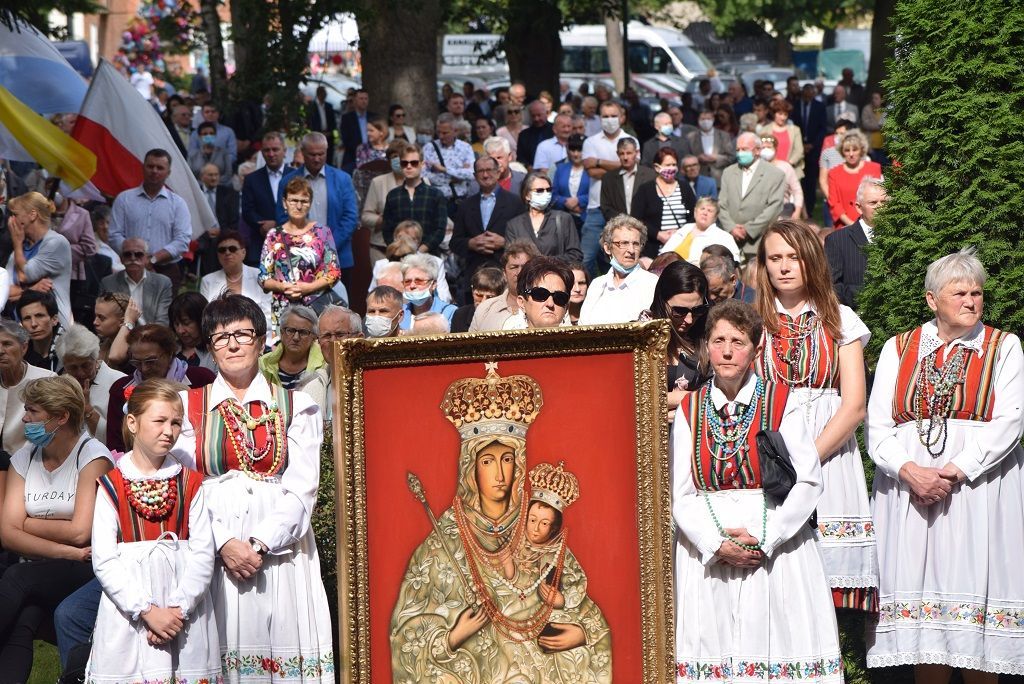 Ks. bp J. Kiciński przewodniczył uroczystościom odpustowym w Charłupi Małej