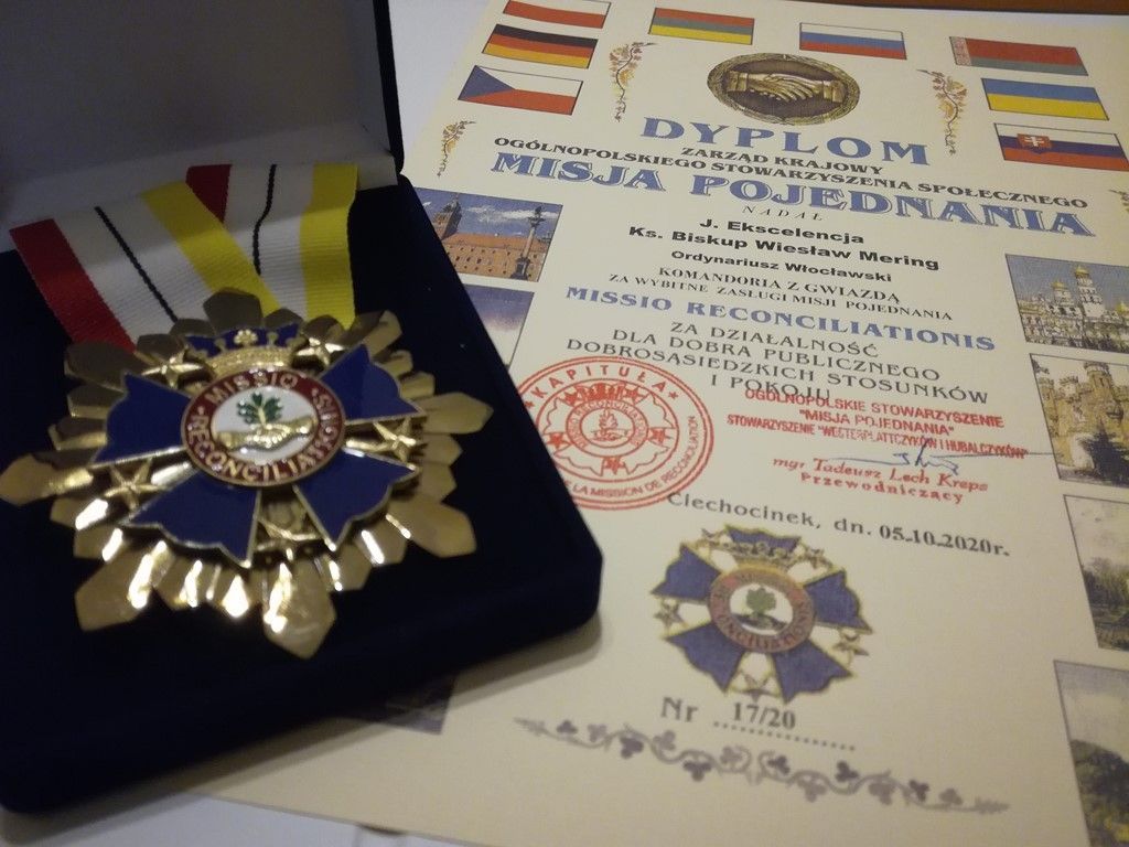 Ks. bp Mering odznaczony Komandorią "Missio Reconciliationis"