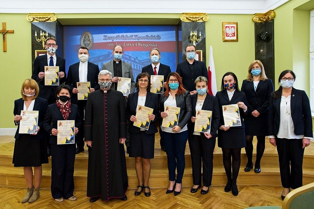 Ksiądz Dyrektor i Nauczyciele „Długosza” nagrodzeni