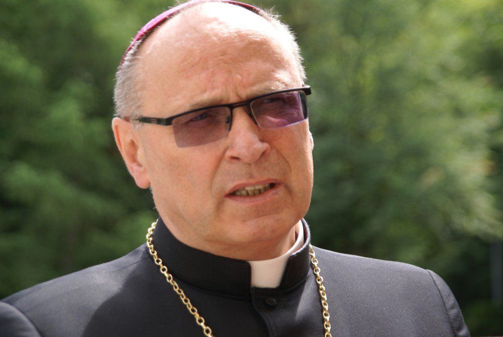Ks. bp Mering: chrześcijanin przyjmuje przykazania jako Dar samego Boga