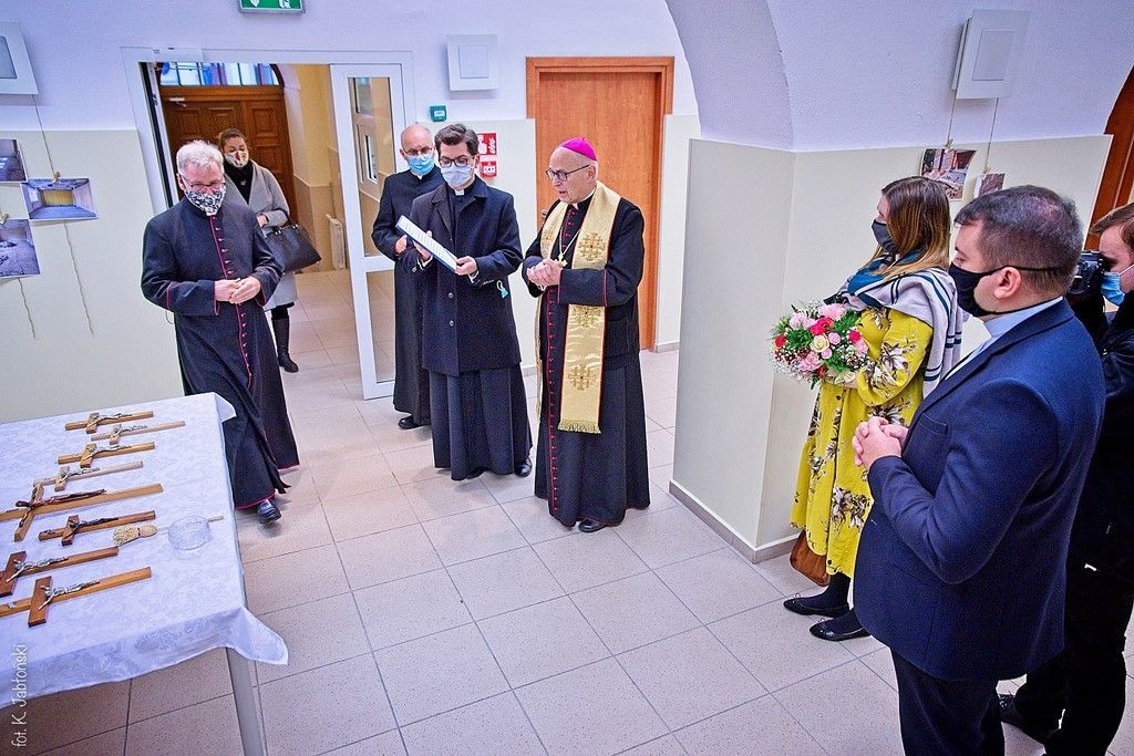 Ks. bp Wiesław Mering poświęcił nowe sale lekcyjne w „Małym Długoszu”