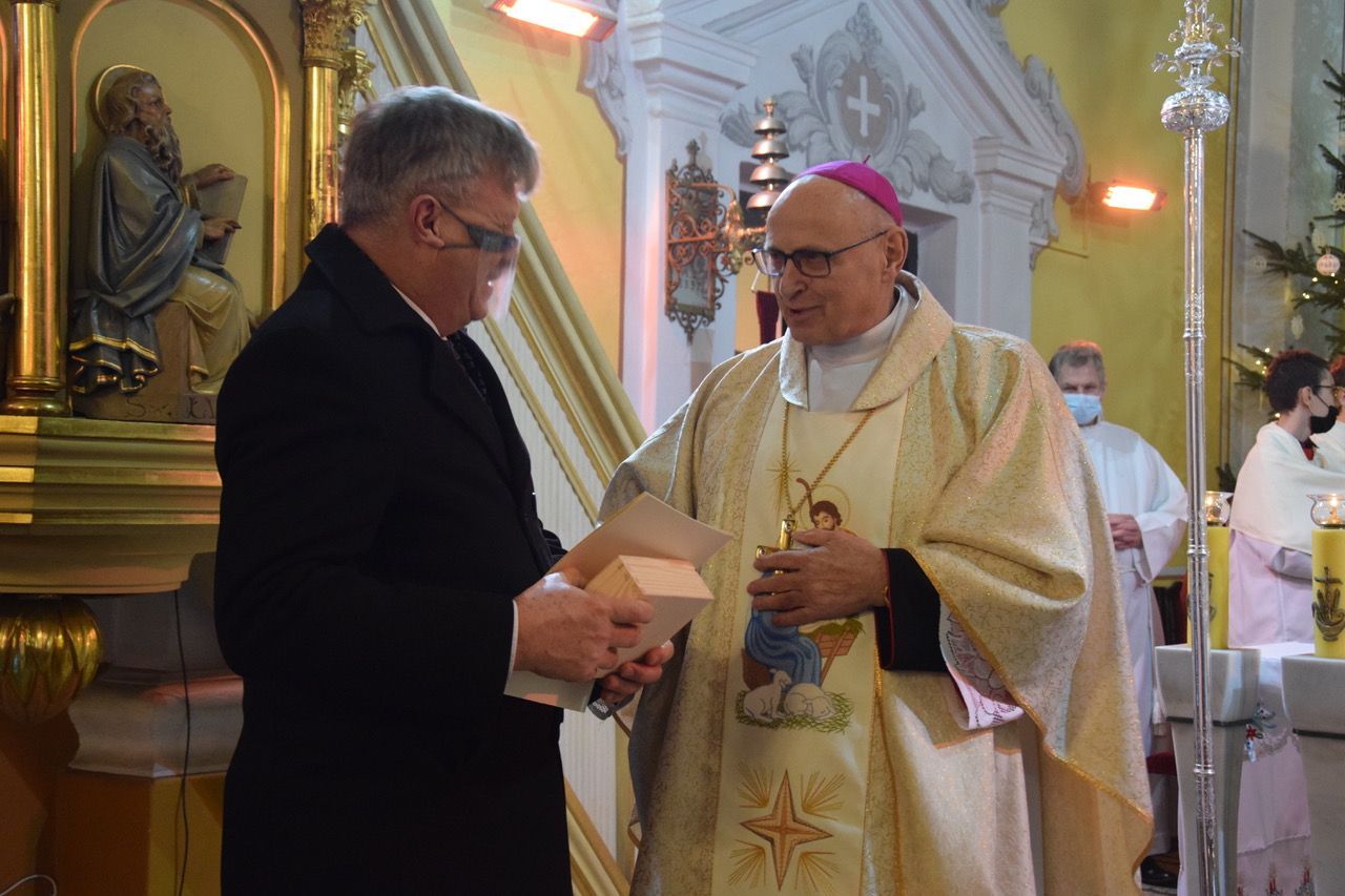 Czernikowo: Ks. bp Mering wręczył medale Zasłużony dla Diecezji Włocławskiej