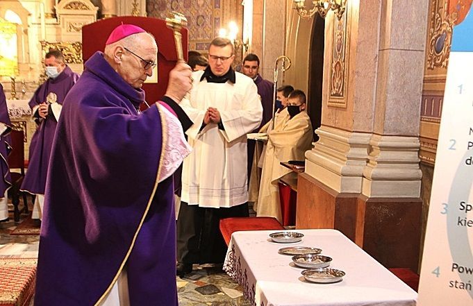 Ks. bp Mering w Kramsku: przywróćcie Bogu należne miejsce w życiu