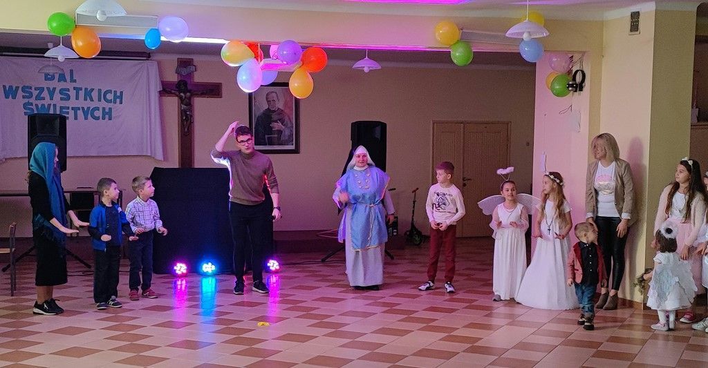 Konin: Bal Wszystkich Świętych w parafii św. Wojciecha