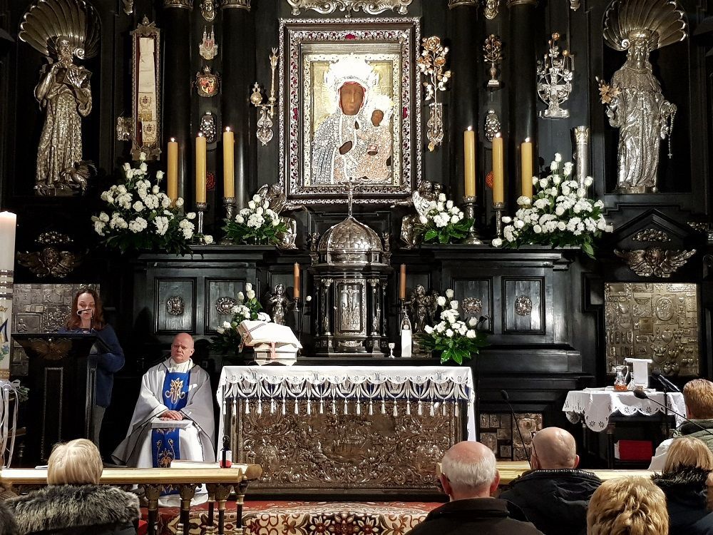 Parafianie z Korczewa na nocnym czuwaniu u Jasnogórskiej Pani
