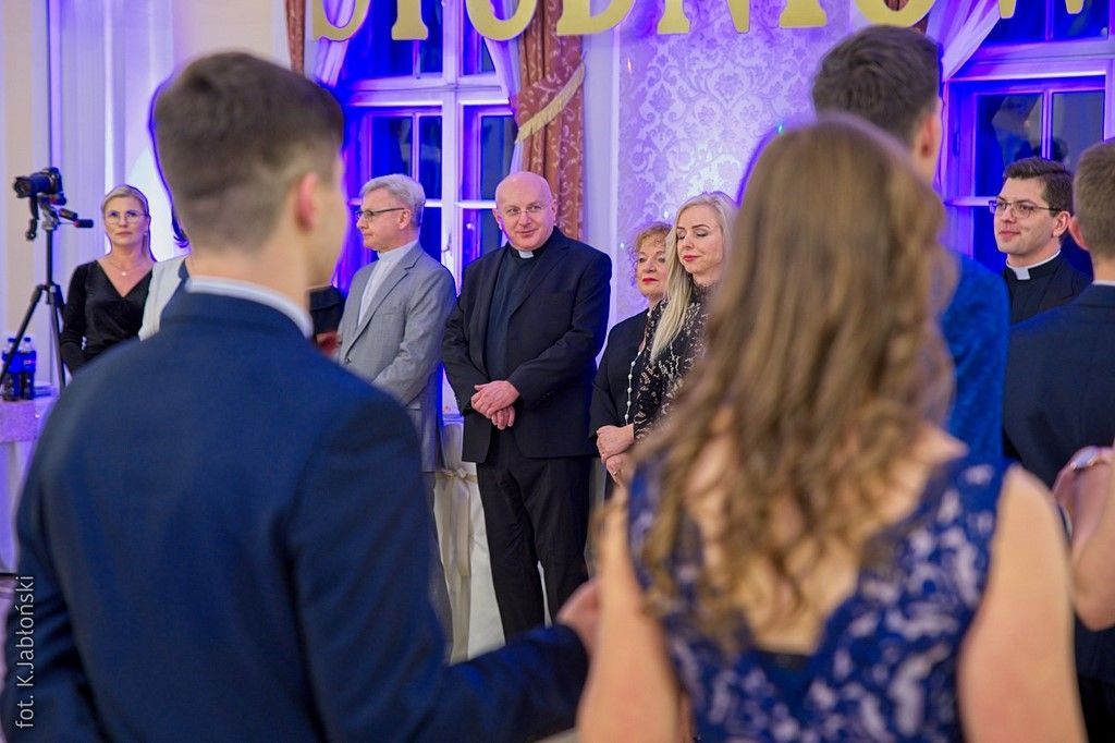 Biskup Włocławski wziął udział w studniówce „Długosza”