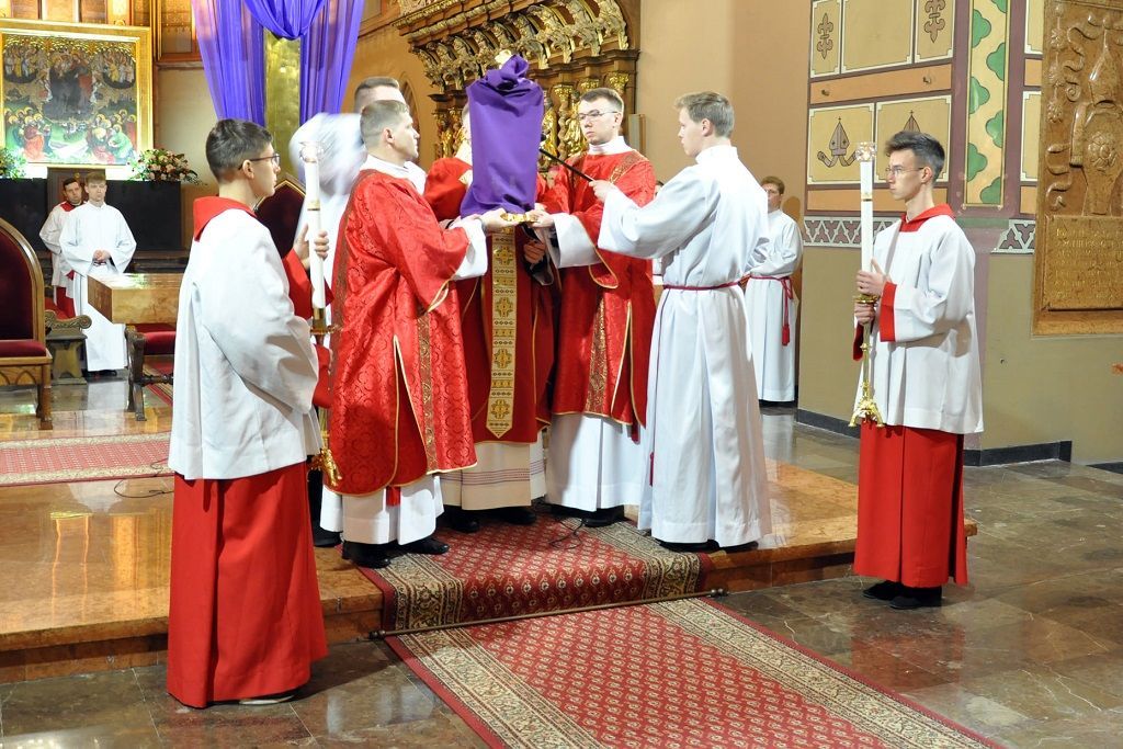 Wielkopiątkowa Liturgia Męki Pańskiej w katedrze
