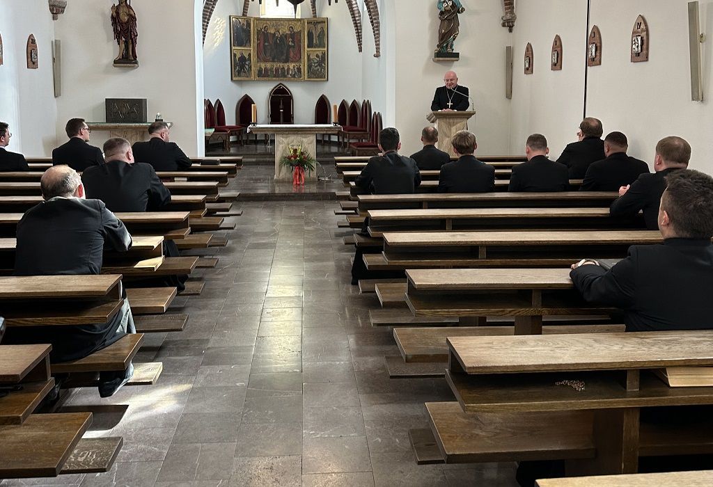 Bp Wętkowski do młodych księży: istotnym zadaniem wikariusza jest troska o grupy parafialne