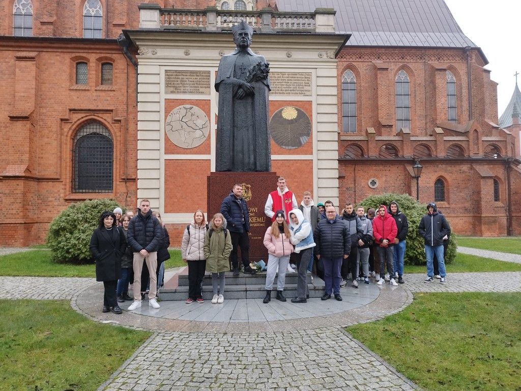 Jubileuszowa pielgrzymka uczniów z Kowala do Włocławka