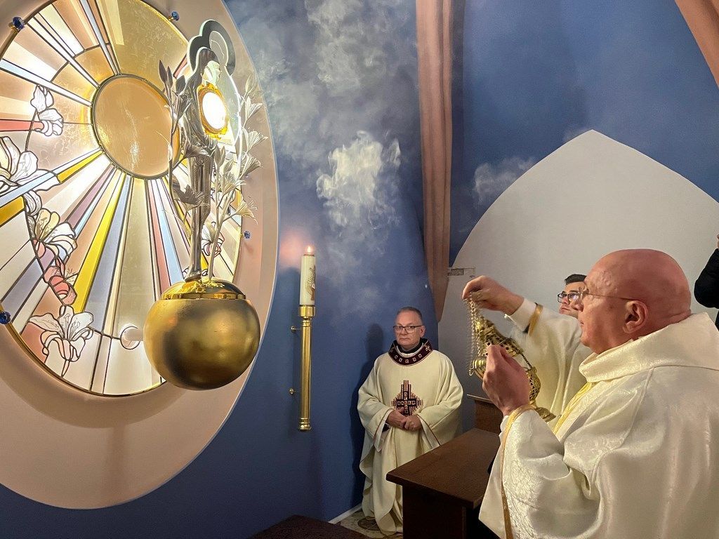 Biskup Włocławski zainstalował relikwie bł. Rodziny Ulmów oraz poświęcił kaplicę adoracji Najświętszego Sakramentu