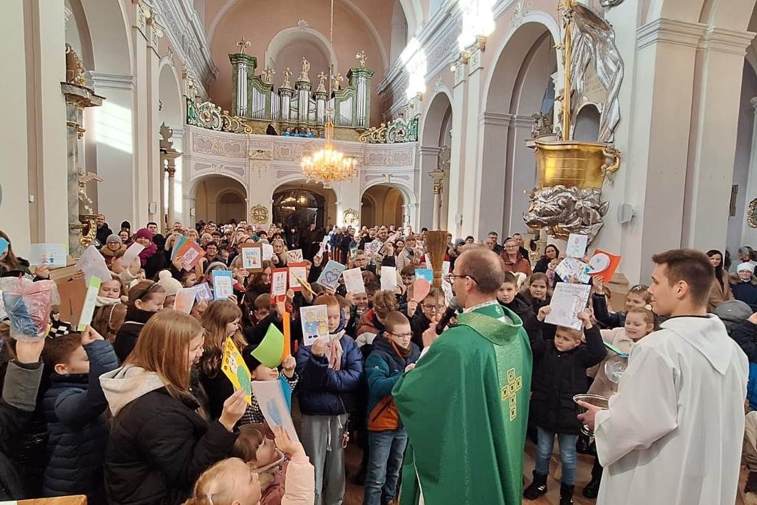 Dzień babci i dziadka w parafii w Kłodawie