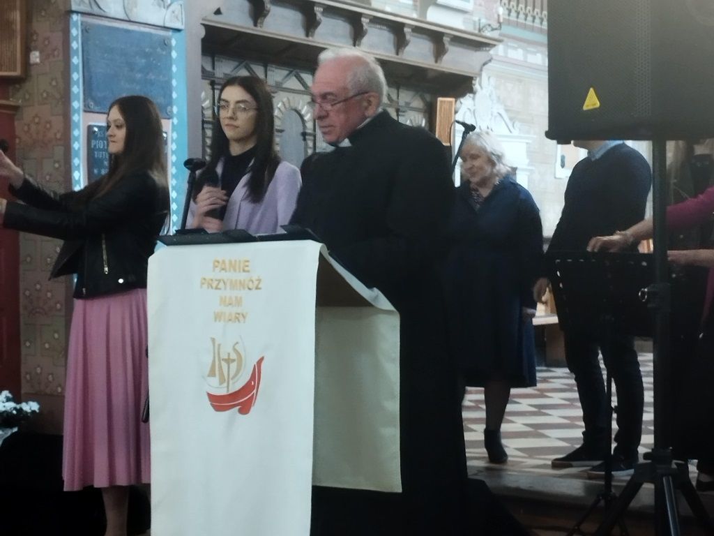 Kowal: koncert chóru „NieBo-Tak” oraz wieczór autorski ks. Piotra Głowackiego